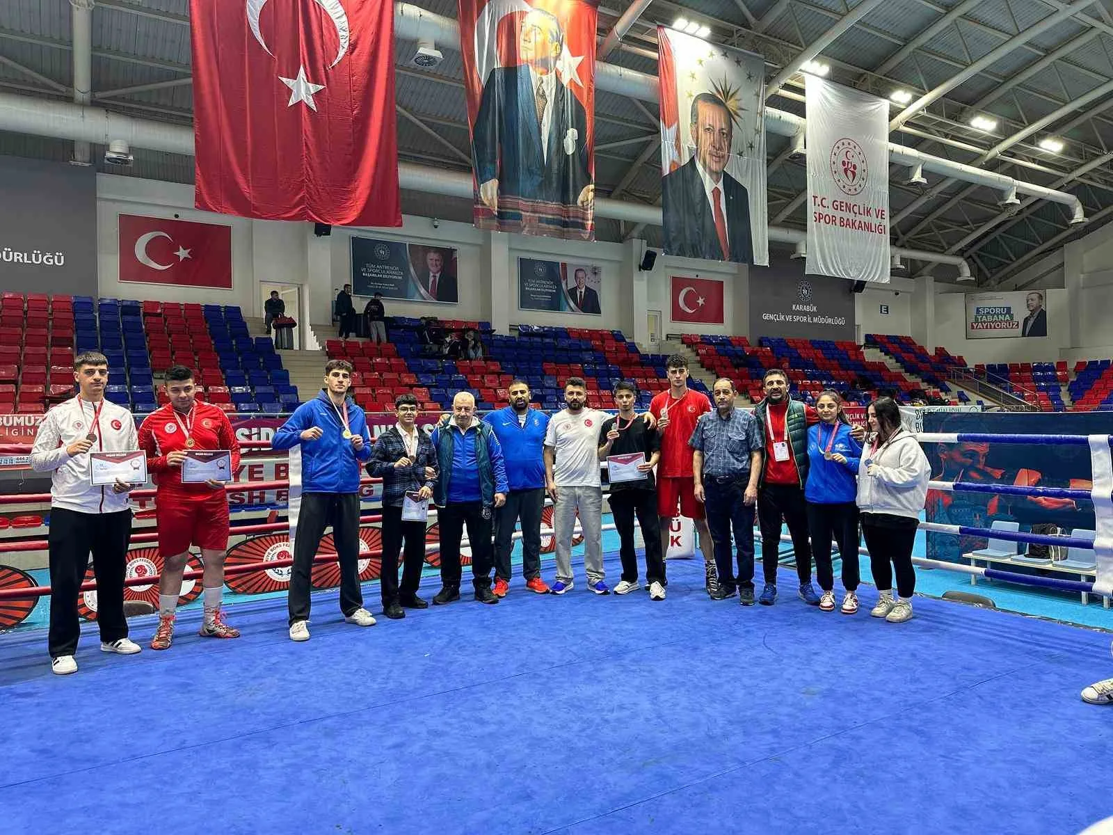 Karabük’te düzenlenen Okul Sporları Gençler Türkiye Boks Şampiyonası’nda Erzurumlu sporcular