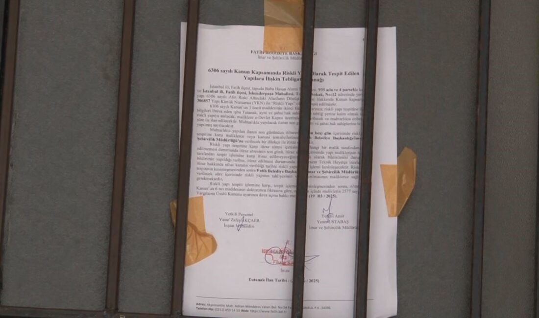 Silivri merkezli 6,2 büyüklüğündeki depremde Fatih’te hasar alan 3 bina,