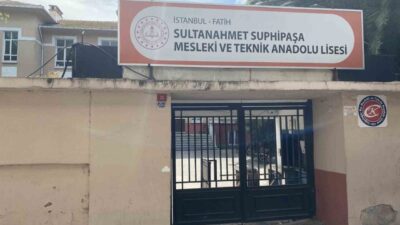 İstanbul’da yaşanan 6.2 büyüklüğündeki depremin ardından Fatih’teki 2 okul boşaltıldı.