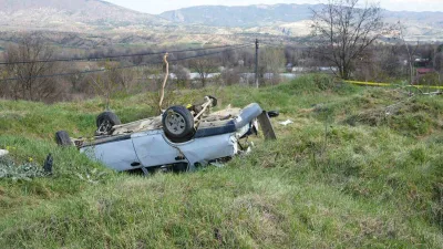 Kastamonu'da Fiat-Tofaş marka aracın menfeze çarpmasıyla yaşanan kazada 23 yaşındaki