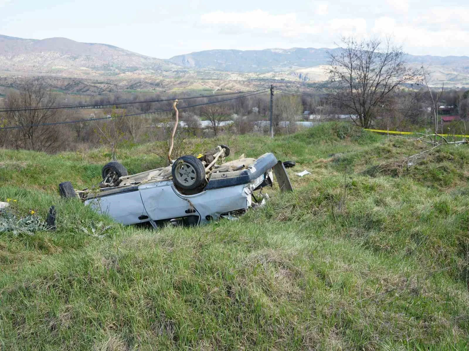 Kastamonu'da Fiat-Tofaş marka aracın menfeze çarpmasıyla yaşanan kazada 23 yaşındaki