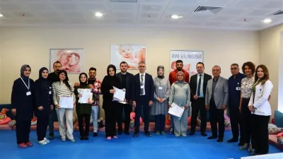 Sivas Numune Hastanesinde Gebe Okulu eğitimini başarıyla tamamlayan anne ve