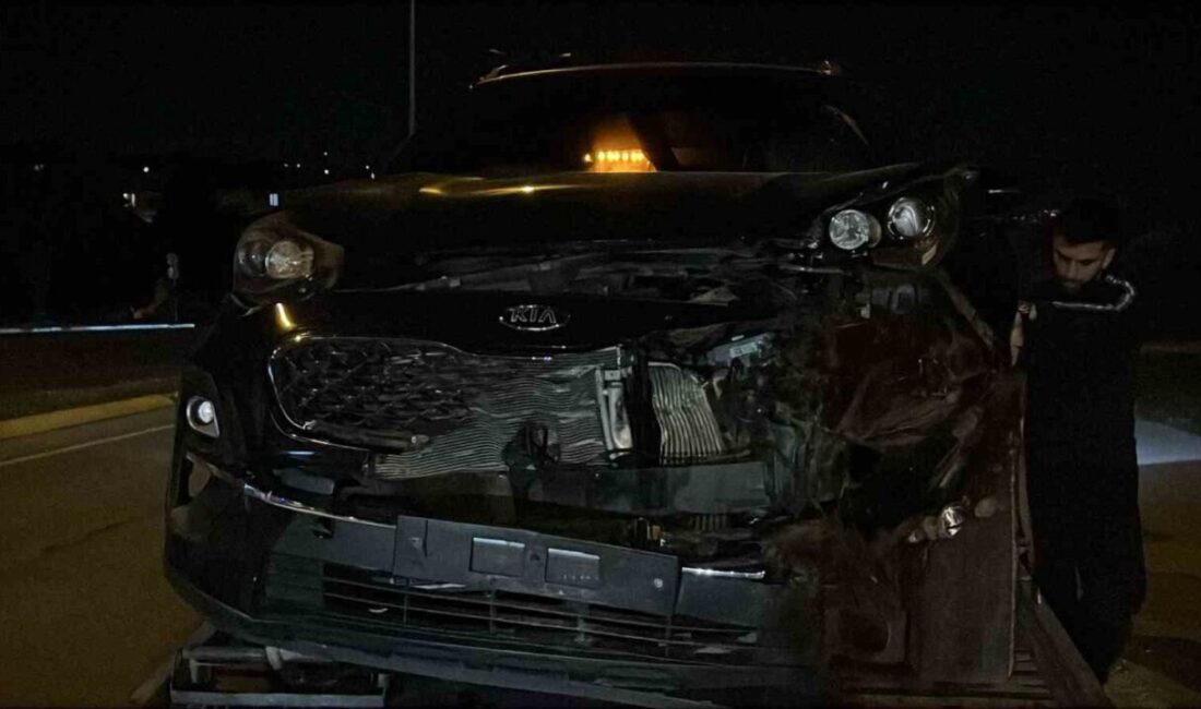 Kocaeli’nin Gebze ilçesinde 3 aracın karıştığı kazada 2 kişi yaralandı.