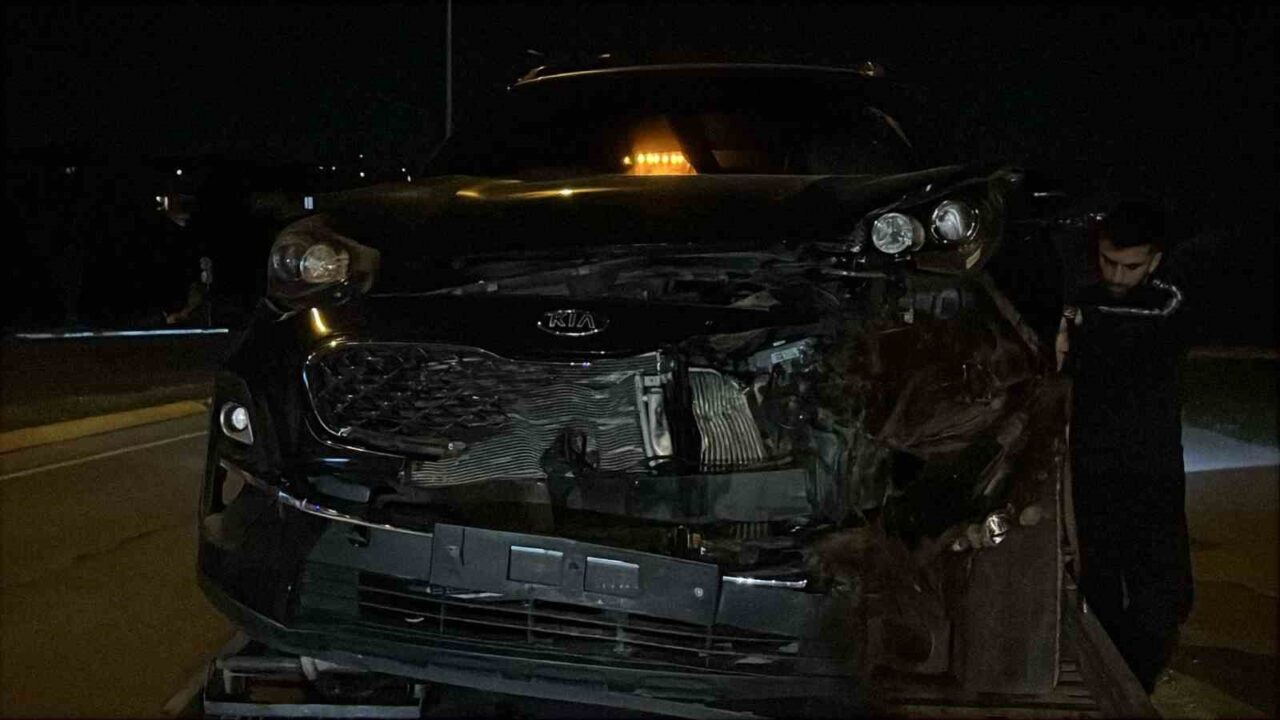 Kocaeli’nin Gebze ilçesinde 3 aracın karıştığı kazada 2 kişi yaralandı.