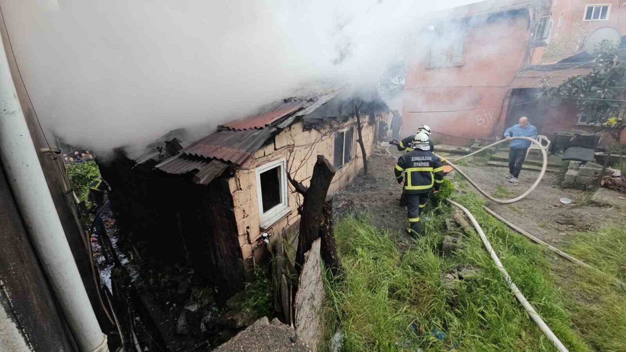 Zonguldak’ta tek katlı bir gecekonduda çıkan yangının arasında kalan Ahmet