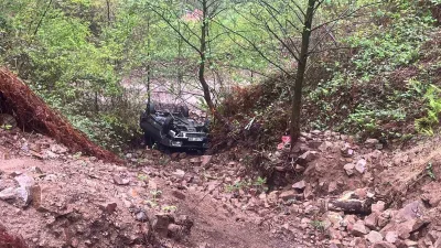 Giresun'un Espiye ilçesinde meydana gelen trafik kazasında 4 kişi otomobilin
