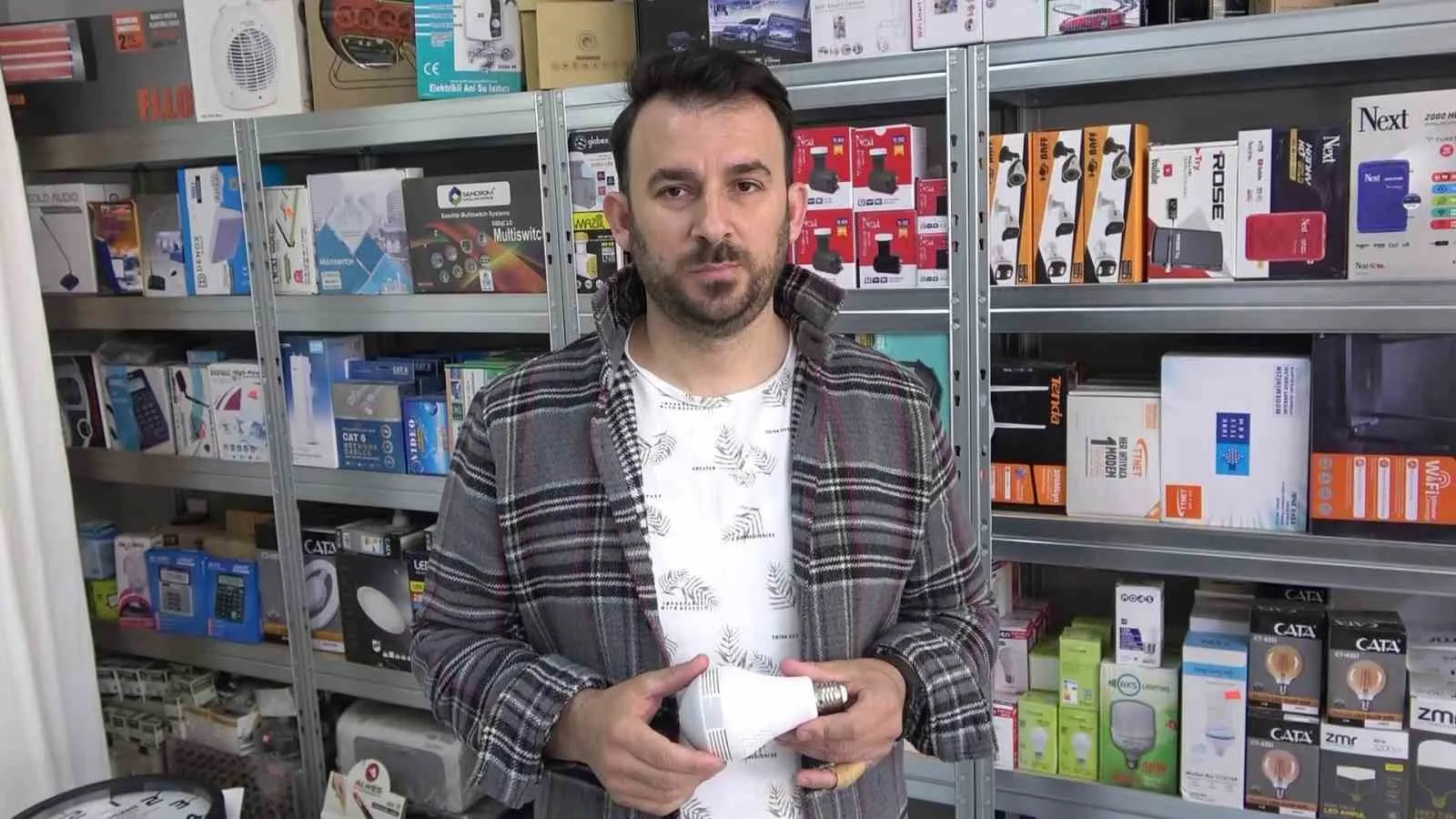 Sapanca’da tatil için kiralanan bungalovda bulunan gizli kamera, gözleri bir