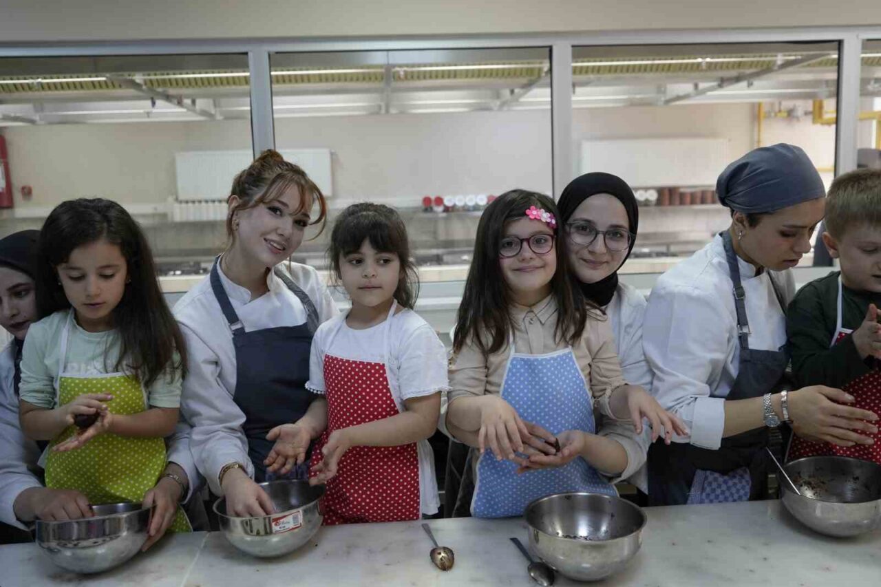 Gümüşhane’de anaokulu öğrencileri 23 Nisan Ulusal Egemenlik ve Çocuk Bayramı