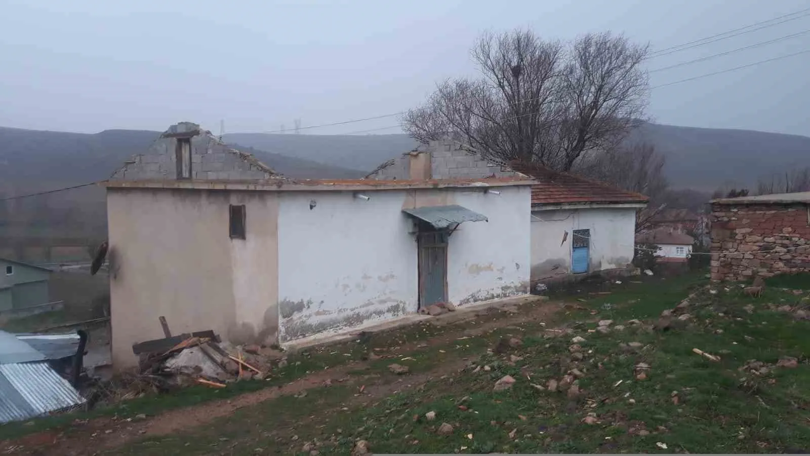 Gümüşhane’de dün etkisini gösteren şiddetli fırtına sebebiyle il ve ilçe