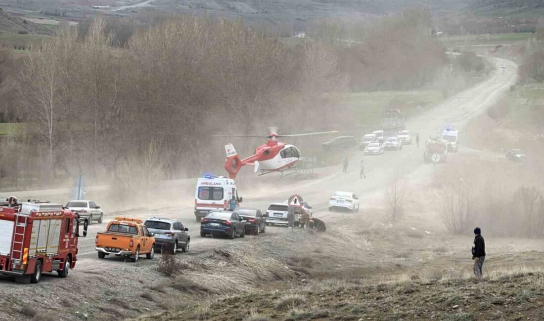Sivas’ta öğretmenleri taşıyan minibüs kazaya karıştı, ilk belirlemelere göre 1