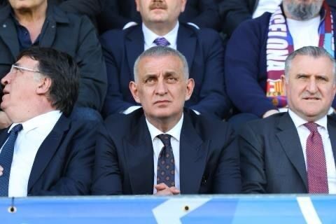 Hacıosmanoğlu’ndan Trabzonspor U19 Takımı’na prim Türkiye Futbol Federasyonu Başkanı İbrahim Ethem Hacıosmanoğlu, UEFA Gençlik Ligi’nde