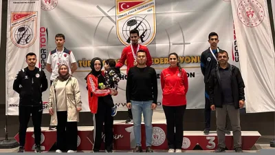 Erdemli’de düzenlenen Havalı Silahlar Türkiye Şampiyonası müsabakalarında yarışan Erzincanlı atıcılık