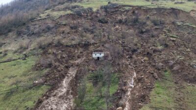 Trabzon’un Düzköy ilçesinde meydana gelen heyelan korku dolu anlara neden