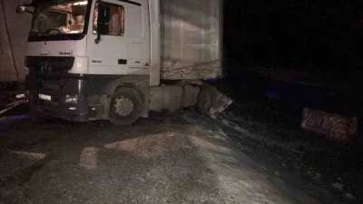 Ardahan’da, akşam saatlerinde yağan karın ardından etkili olan buzlanma nedeniyle