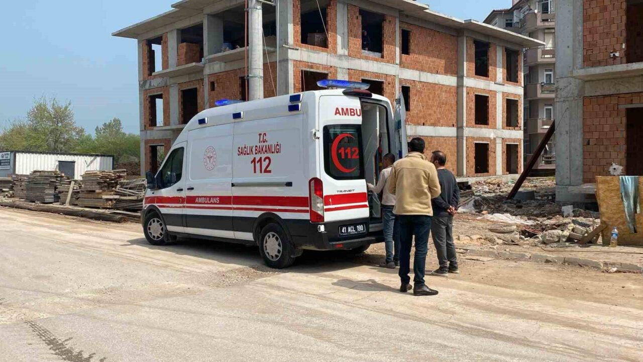 Kocaeli’nin Başiskele ilçesinde inşaatta çalışan işçi, dengesini kaybetmesi neticesinde 3