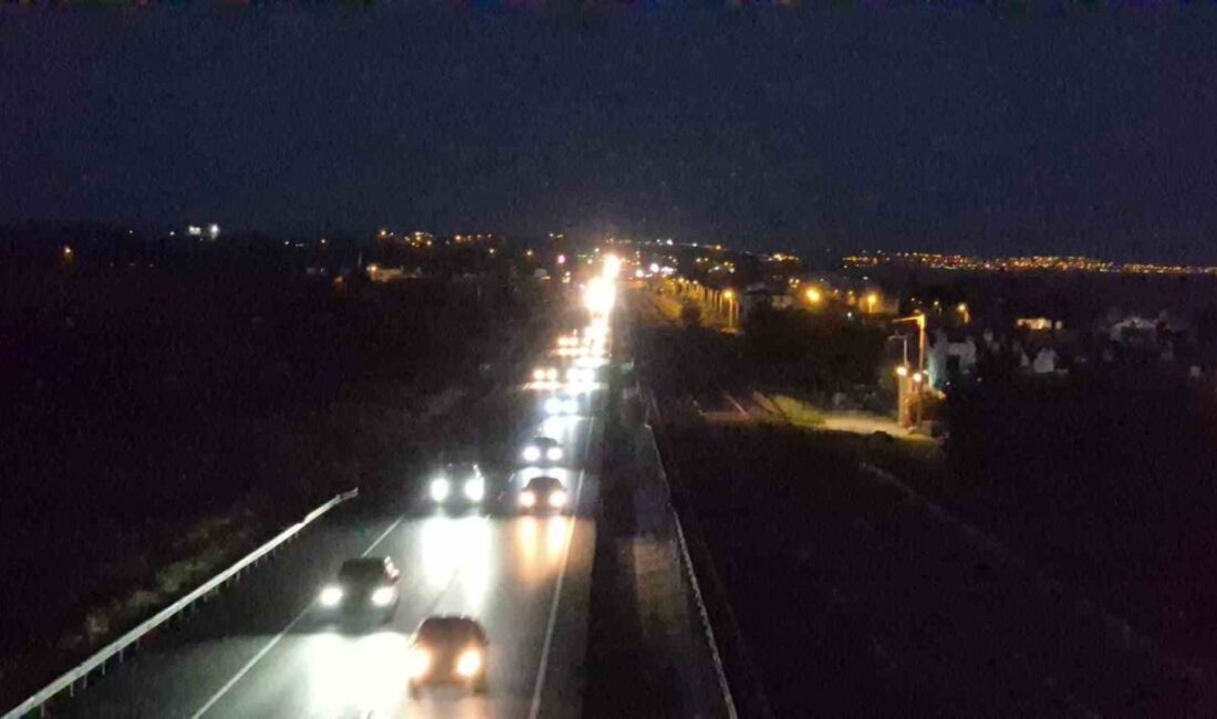 İstanbul’da meydana gelen 6.2 büyüklüğündeki depremin ardından çok sayıda vatandaş