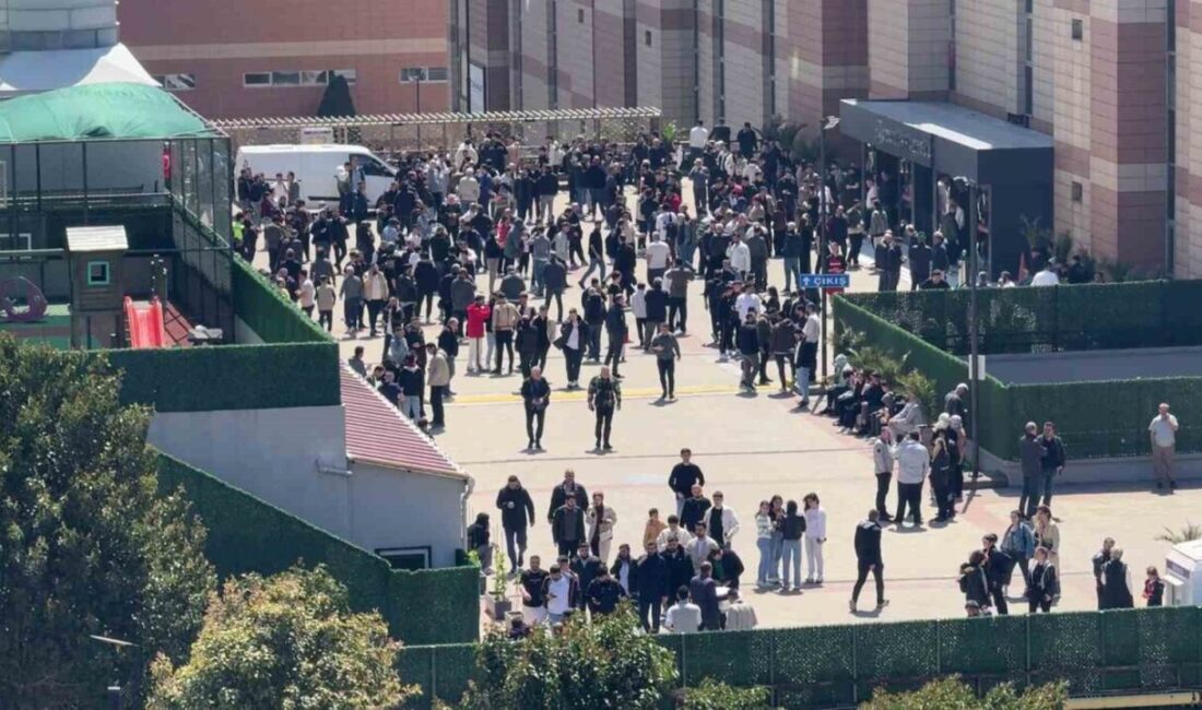 İstanbul’un Silivri açıklarında 6.2 büyüklüğünde deprem meydana geldi. Büyük panik