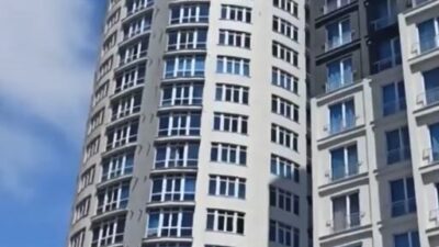 İstanbul’da 6,2 büyüklüğündeki deprem sırasında Esenyurt’taki çok katlı binanın sallandığı