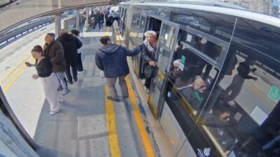 İstanbul’da yaşanan 6,2 büyüklüğündeki depreme metrobüste yakalananların panik anları kameraya