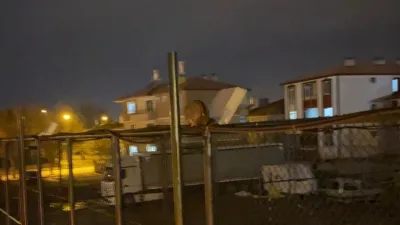 Erzincan’da mahsur kalan kedi, İtfaiye Müdürlüğü ekiplerince kurtarıldı. İhbar üzerine