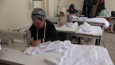 Rize’nin İyidere ilçesinde Halk Eğitim Merkezi kursiyerleri, 23 Nisan Ulusal