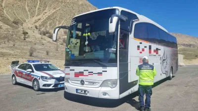 Erzurum'da yapılan Jandarma denetimlerinde 35 bin 592 araç kontrol edildi.