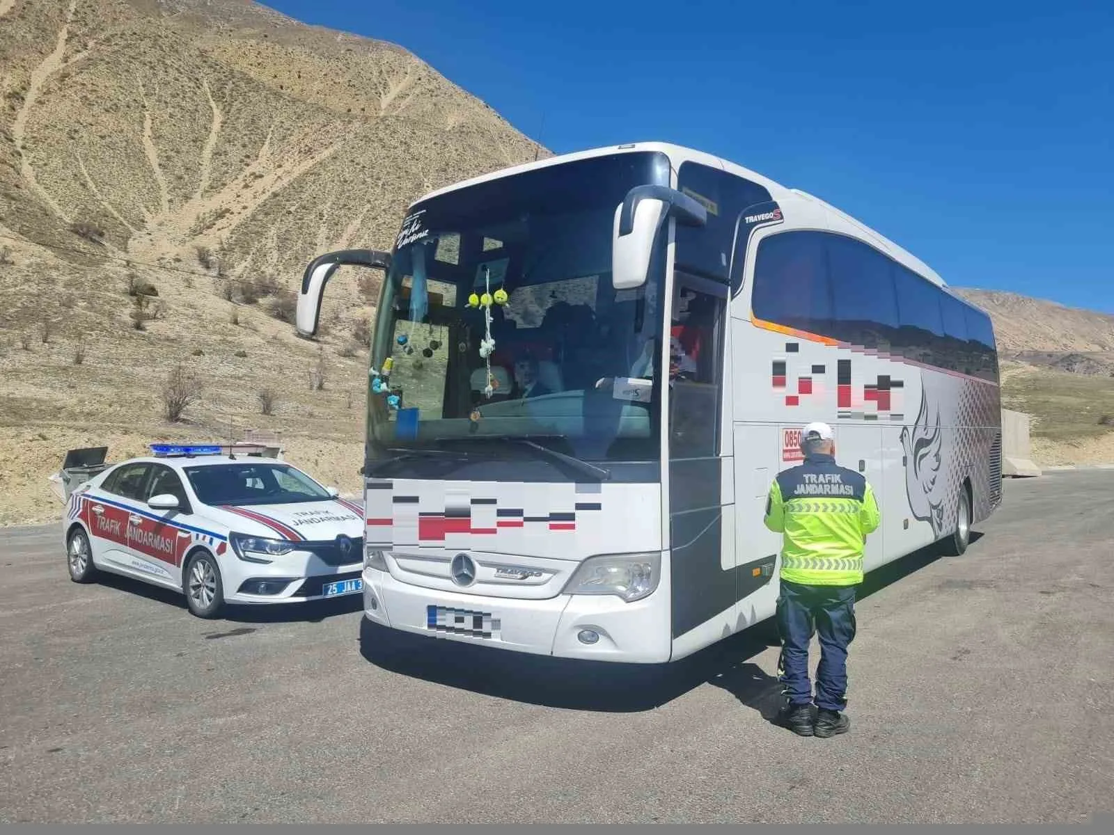 Erzurum'da yapılan Jandarma denetimlerinde 35 bin 592 araç kontrol edildi.