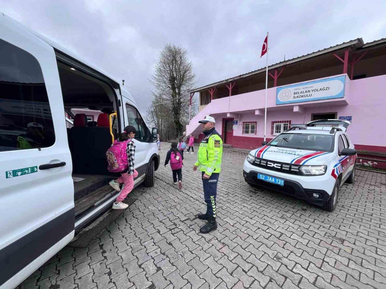 Ordu’nun Korgan ilçesinde jandarma ekipleri tarafından okul çevrelerinde denetimler gerçekleştirildi.
