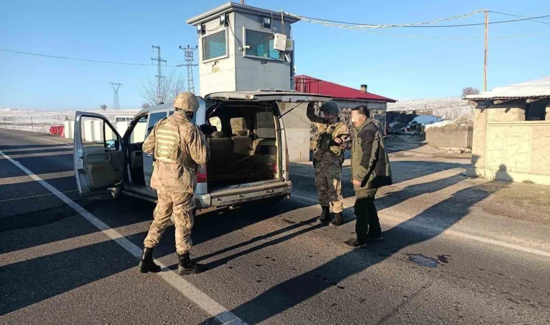 Erzurum’da jandarma ekipleri yurda kaçak yollara giren 20 düzensiz göçmeni