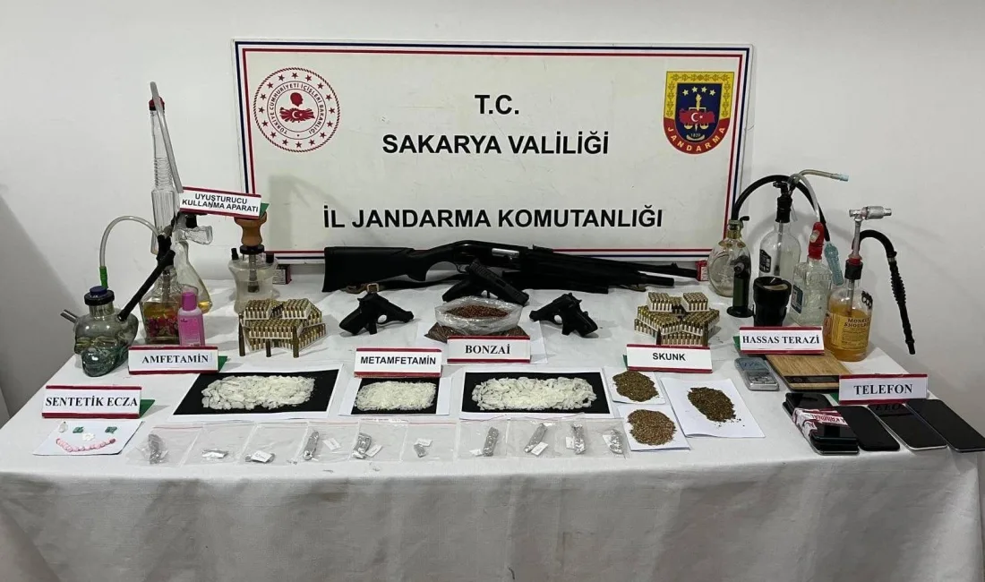 Sakarya’da uyuşturucu ve silah kaçakçılığına yönelik jandarma ekiplerine yapılan operasyonda