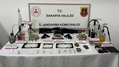Sakarya’da uyuşturucu ve silah kaçakçılığına yönelik jandarma ekiplerine yapılan operasyonda