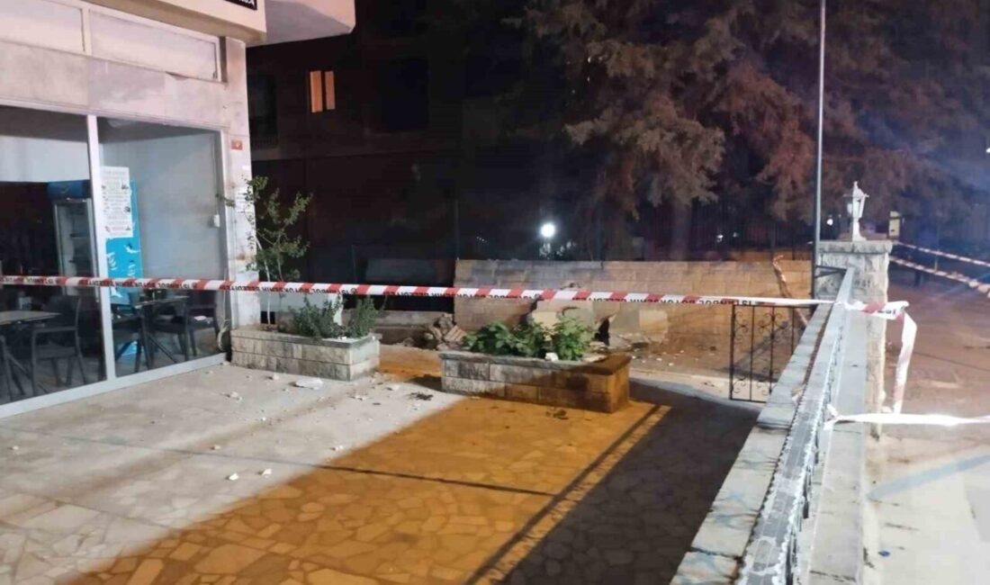 Kadıköy’de gece saatlerinde bir binanın balkonunda çökme meydana geldi. Olayda