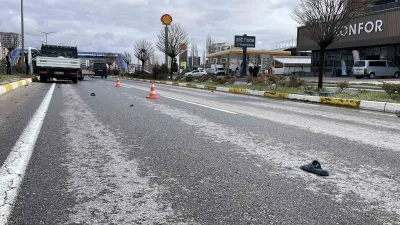 Sivas'ta meydana gelen kazada T.A. idaresindeki kamyonet, yayaya çarptı. Ağır