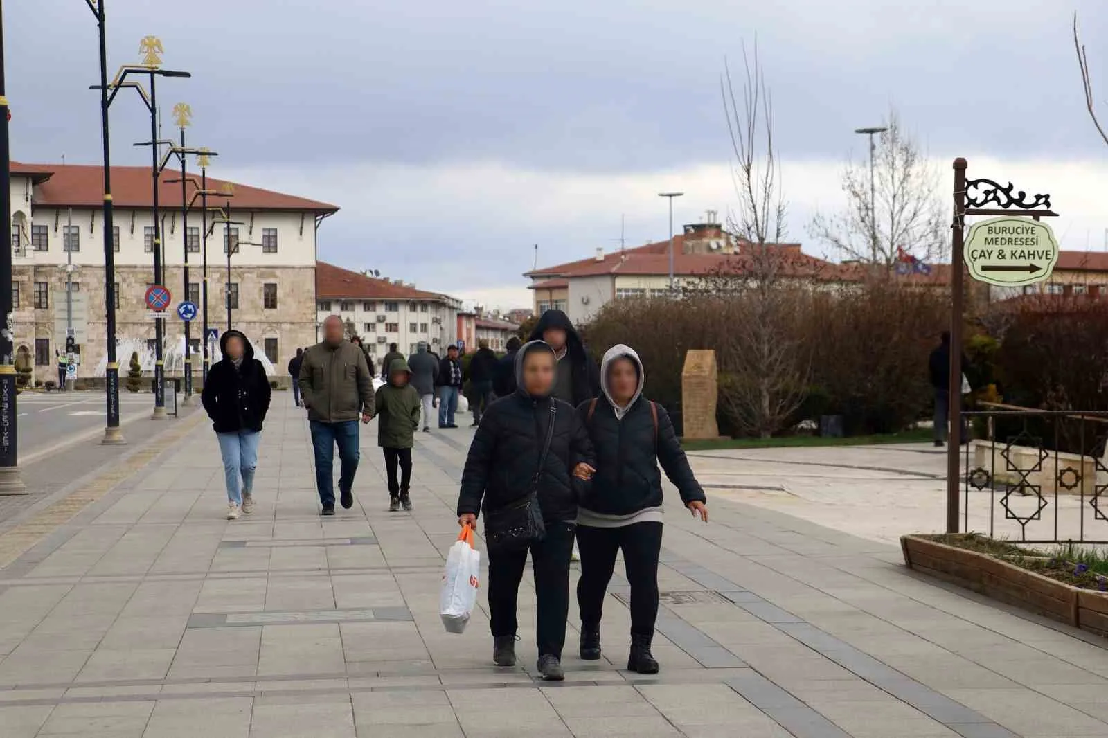 Uzman Klinik Psikolog Kerime Begüm Özkaya, havaların kapalı olmasıyla birlikte