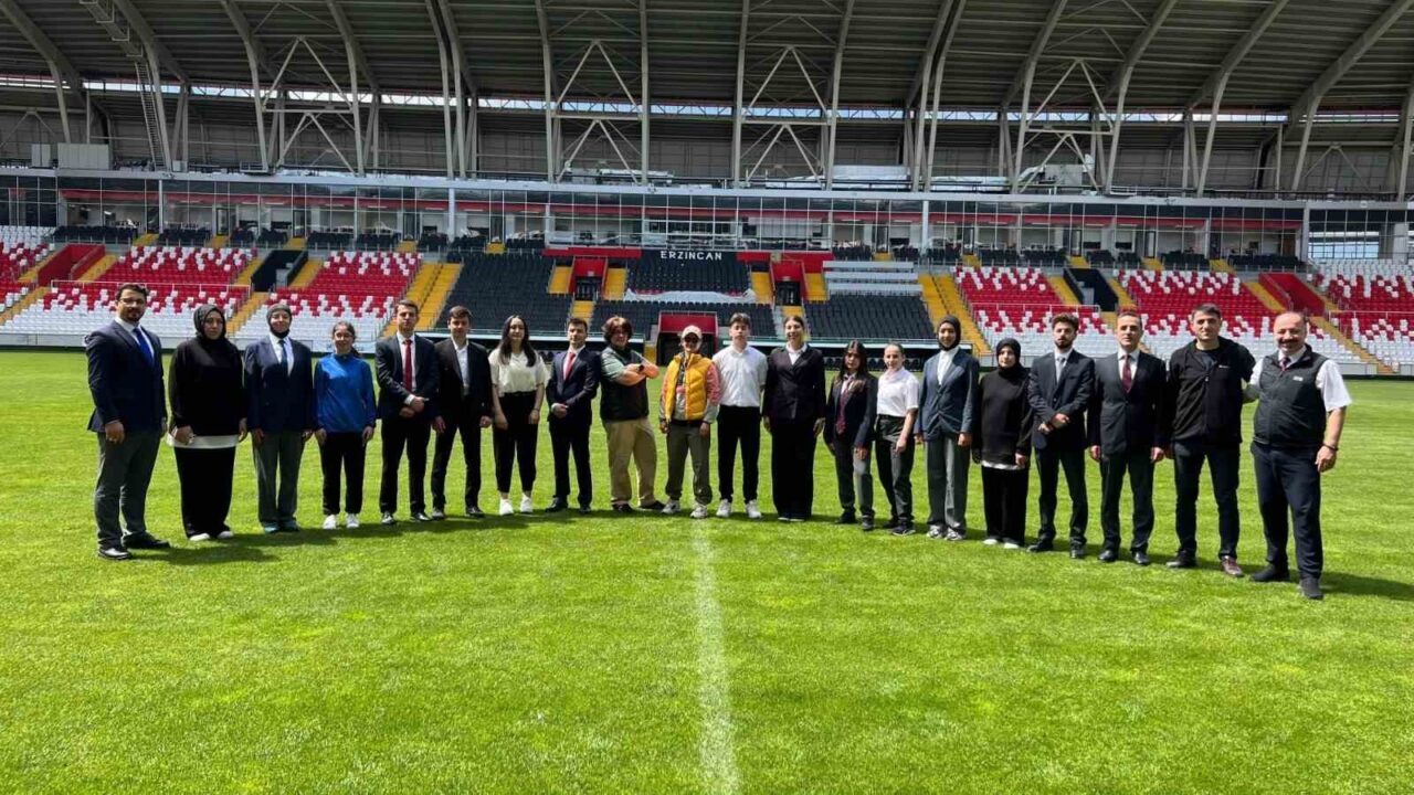 Erzincan’da düzenlenen karate aday hakemlik kursuna 16 kursiyer katıldı. 13