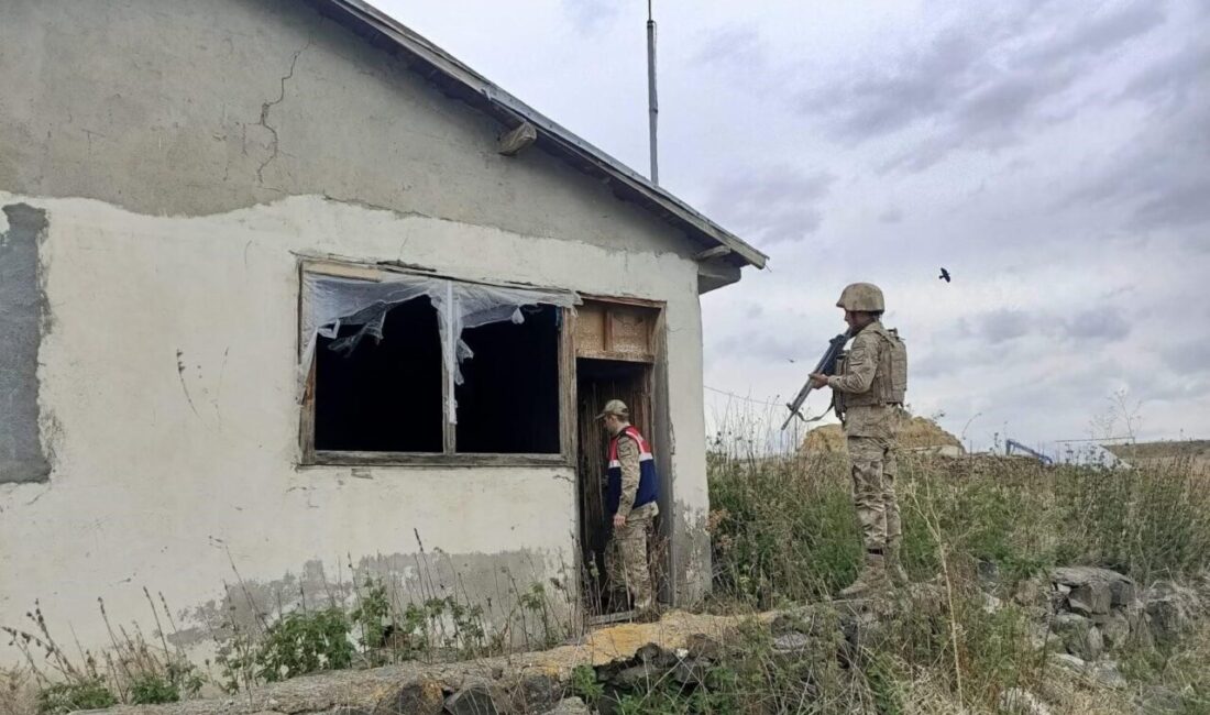 Kars’ta jandarma ekiplerince 2 bin 196 kişinin GBT sorgulaması yapılırken,
