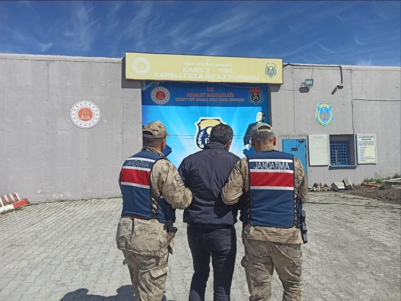 Kars’ta, hakkında 6 yıl 3 ay kesinleşmiş hapis cezası bulunan