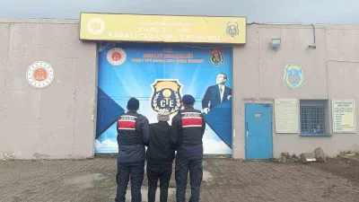 Kars'ta FETÖ üyeliğinden aranan ve kesinleşmiş cezası bulunan bir kişi