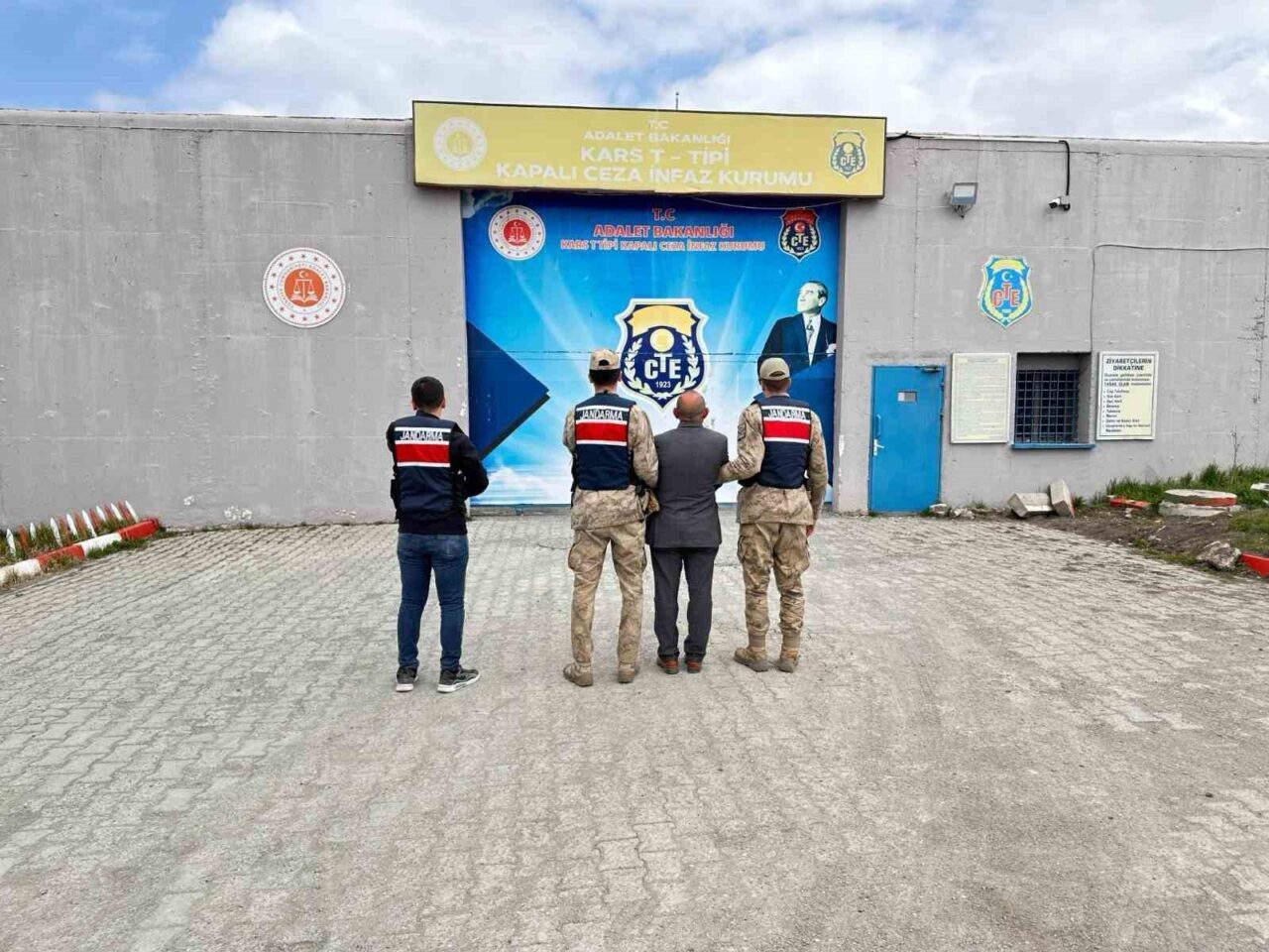 Kars’ta hakkında çeşitli suçlardan kesinleşmiş hapis cezası bulunan 1 kişi