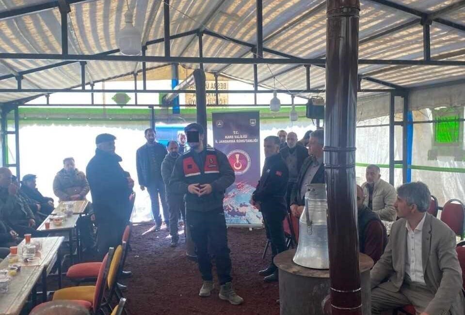 Kars’ta jandarma vatandaşları siber dolandırıcılığa karşı uyardı. Kars İl Jandarma