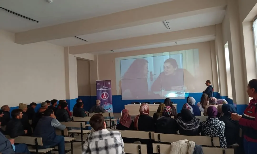 Kars İl Jandarma Komutanlığı, anne adaylarına yönelik düzenlediği eğitimlerle dikkatleri