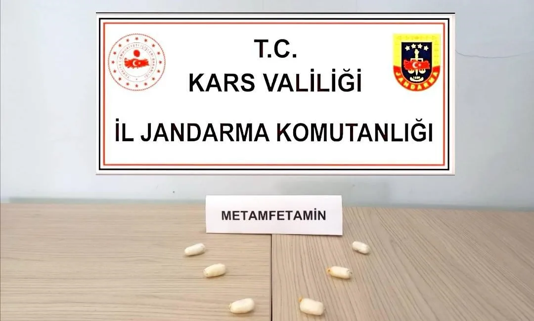 Kars’ta makatında sakladığı 6 parça uyuşturucu ile yolculuk eden İranlı