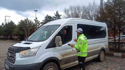Kars’ta öğrenci servis taşımacılığına yönelik denetimler artırıldı. İl Emniyet Müdürlüğü
