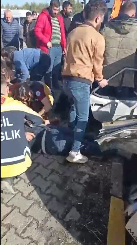 Kars’ta meydana gelen trafik kazasında 1 kişi hayatını kaybederken, 5