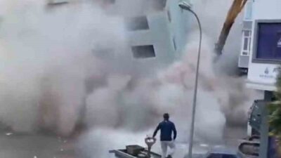 Kartal’da bir bina yıkım çalışması sırasında çöktü. Binanın 3 ay