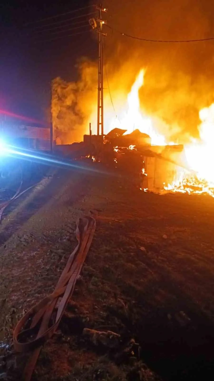 Hanönü ilçesinde Abdioğlu Mahallesi'nde Nuh Tunç'a ait evde çıkan yangın,