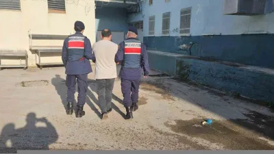 Kastamonu’da firari 3 hükümlü JASAT dedektiflerinin çalışmasıyla yakalanarak tutuklandı. Edinilen