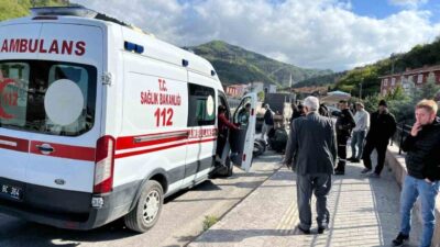 Kastamonu’da seyir halindeki motosiklet, kamyona çarptı. Kazada yaralanan sürücü hastaneye