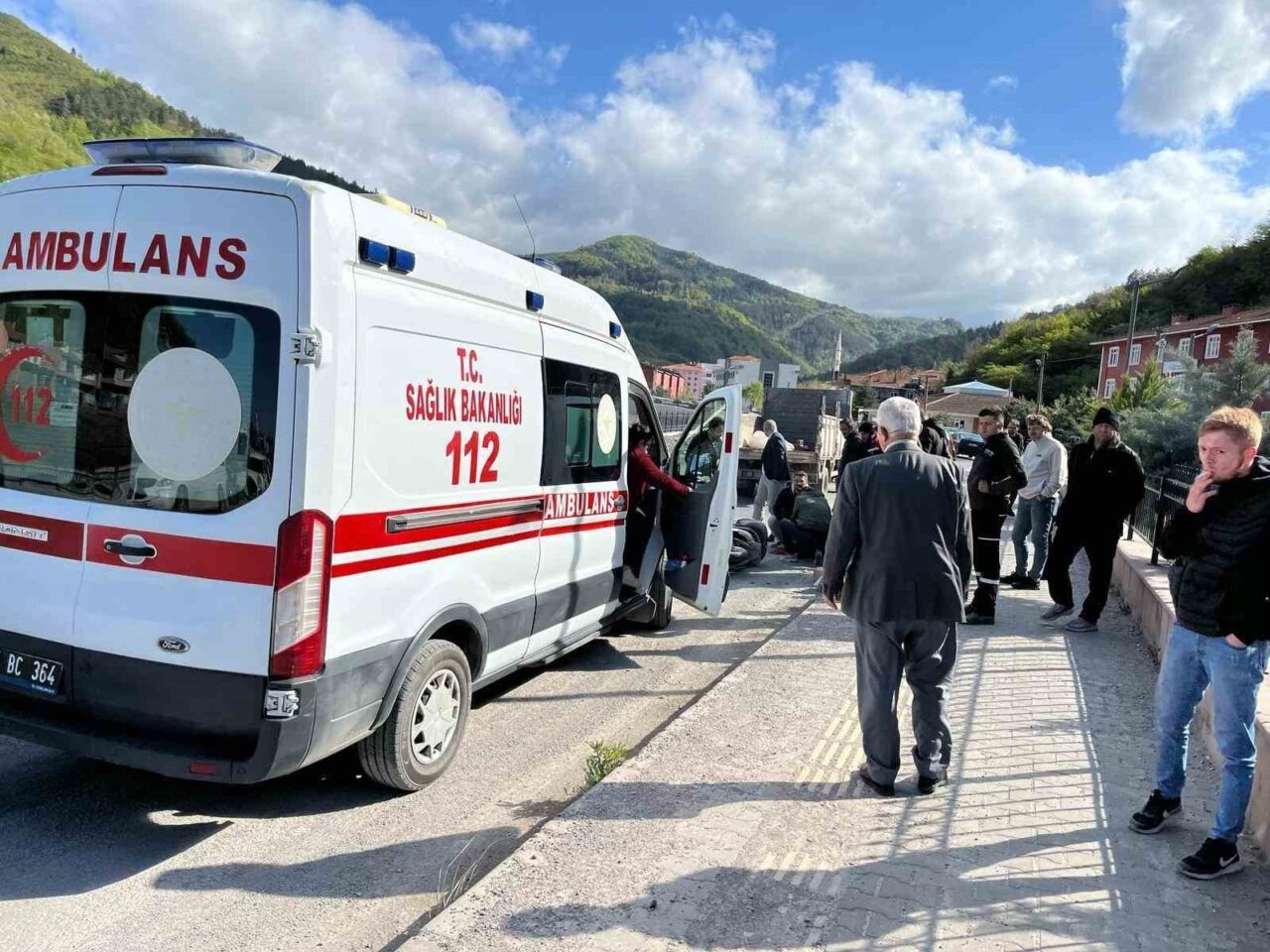 Kastamonu’da seyir halindeki motosiklet, kamyona çarptı. Kazada yaralanan sürücü hastaneye
