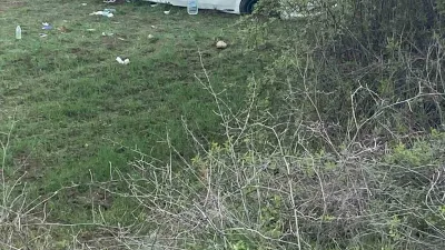 Kastamonu'nun Taşköprü ilçesinde otomobilin tarlaya yuvarlanması sonucu 3 kişi yaralandı.